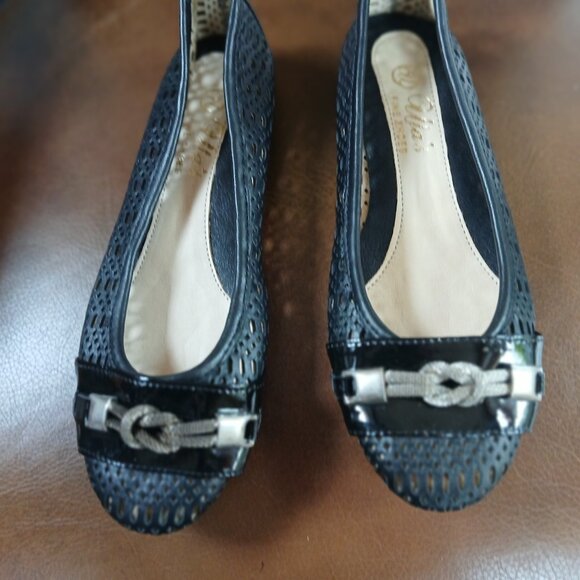 Smart leather flats. - Picture 5 of 8